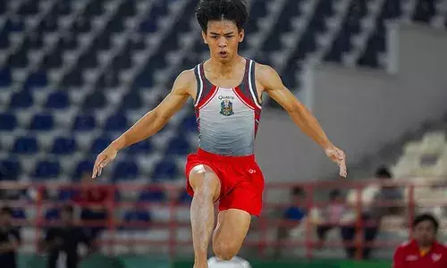 ആര്‍ട്ടിസ്റ്റിക് ജിംനാസ്റ്റിക്‌സ് ലോക ചാമ്പ്യന്‍ഷിപ്പില്‍ മത്സരിക്കാന്‍ തയ്യാറെടുക്കുന്നതിനിടെ പരിക്കേറ്റു; ഇന്തോനേഷ്യയുടെ 19കാരനായ ജിംനാസ്റ്റിക് താരത്തിന് ദാരുണാന്ത്യം