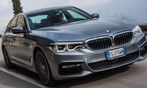 ലോകമെമ്പാടുമായി ബിഎംഡബ്ല്യു കാറുകളിൽ തീപിടുത്ത ഭീഷണി; തിരിച്ചുവിളിച്ച് കമ്പനി; ഉടമകൾക്ക് മുന്നറിയിപ്പ് ; ജർമൻ കുതിരകൾക്ക് വംശനാശം സംഭവിക്കുമോ?