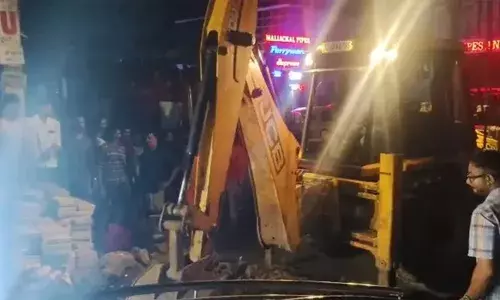 കട്ടപ്പനയില്‍ ഓട വൃത്തിയാക്കുന്നതിനിടെ അപകടം; മൂന്ന് തൊഴിലാളികള്‍ മരിച്ചു; മരിച്ചത് കമ്പം ഗൂഢല്ലൂര്‍ സ്വദേശികള്‍