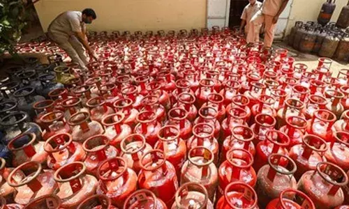 വാണിജ്യ ആവശ്യങ്ങള്‍ക്കുള്ള പാചക വാതക സിലിണ്ടറിന്റെ വില വര്‍ധിപ്പിച്ചു; 19 കിലോ സിലിണ്ടറിന്റെ വിലയില്‍ 15 രൂപയുടെ വര്‍ധനവ്; ഗാര്‍ഹിക സിലിണ്ടറിന്റെ വിലയില്‍ മാറ്റമില്ല