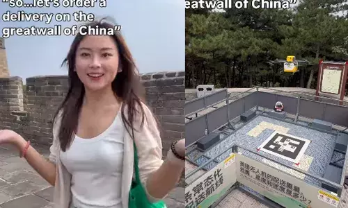 ഭയങ്കര വിശപ്പ്, ഒരു ഡെലിവറി ഓർഡർ ചെയ്യാം..; ഭക്ഷണവുമായി വൻമതിലിലെ ലാൻഡിംഗ് പാഡിലേക്ക് പറന്നിറങ്ങി ഡ്രോൺ; വൈറലായി വീഡിയോ