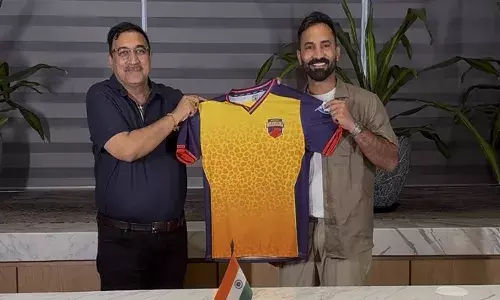 ഐഎല്‍ടി20യില്‍ അരങ്ങേറ്റം കുറിക്കാൻ ദിനേഷ് കാർത്തിക്; വീണ്ടും കളത്തിലേക്കെത്തുന്നത് ഷാർജ വാരിയേഴ്സിനായി; രവിചന്ദ്രൻ അശ്വിനും പിയൂഷ് ചൗളയും ലേല പട്ടികയിൽ