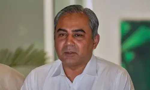 ബിസിസിഐ നിലപാട് കടുപ്പിച്ചതോടെ അയഞ്ഞ് മൊഹ്‌സിൻ നഖ്‌വി; വിമർശനങ്ങൾക്ക് പിന്നാലെ ഖേദ പ്രകടനം; ഏഷ്യ കപ്പ് ട്രോഫി ഇന്ത്യൻ നായകൻ ദുബായിലെത്തി ഏറ്റുവാങ്ങണമെന്ന നിലപാടിൽ മാറ്റമില്ല