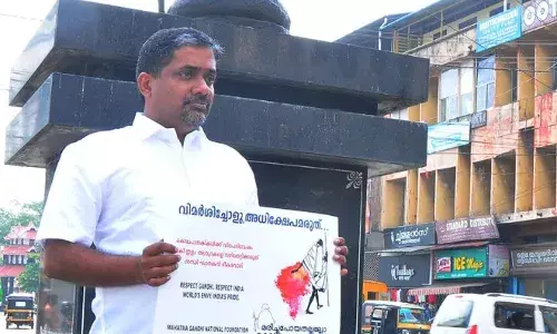 ഗാന്ധി നിന്ദയ്ക്കെതിരെയുള്ള എബിയുടെ ഒറ്റയാൾ പോരാട്ടം അവസാനിക്കുന്നില്ല ഗാന്ധി നിന്ദയ്ക്കെതിരെയുള്ള എബിയുടെ ഒറ്റയാൾ പോരാട്ടം അവസാനിക്കുന്നില്ല