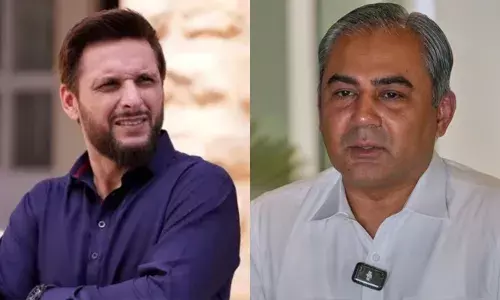 മൊഹ്‌സിൻ നഖ്‌വി അധ്യക്ഷസ്ഥാനം ഒഴിയണം; ആഭ്യന്തര മന്ത്രി പദവിയും ക്രിക്കറ്റ് ബോർഡിന്റെ ഉത്തരവാദിത്തങ്ങളും ഒരുമിച്ച് കൊണ്ടുപോകുന്നത് പ്രായോഗികമല്ല; വിമർശനവുമായി ഷാഹിദ് അഫ്രീദി