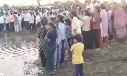 മധ്യപ്രദേശില്‍ വിജയദശമി ആഘോഷത്തിനിടെ ട്രാക്ടര്‍ ട്രോളി പുഴയിലേക്ക് മറിഞ്ഞു; പത്ത് പേര്‍ മുങ്ങി മരിച്ചു