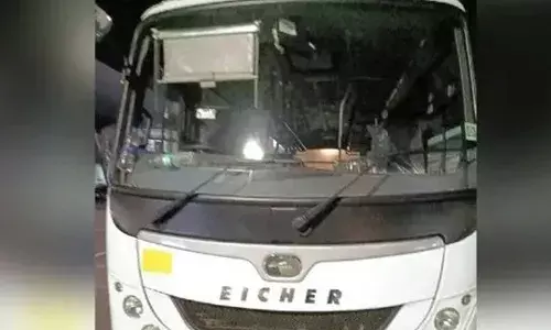 താത്കാലിക രജിസ്ട്രേഷന്‍ നമ്പര്‍ വ്യക്തമായി രേഖപ്പെടുത്തിയില്ല; കൊച്ചിയില്‍ സര്‍വീസ് നടത്തിയത് നമ്പര്‍ പ്ലേറ്റില്ലാത്ത ഏഴ് ബസുകള്‍; വാഹനങ്ങള്‍ തടഞ്ഞ് അധികൃതര്‍