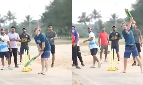 യുവാക്കൾക്കൊപ്പം ക്രിക്കറ്റ് കളിച്ച് ദക്ഷിണാഫ്രിക്കൻ ഇതിഹാസ താരം; അര്‍ത്തുങ്കല്‍ ബീച്ചിലെ ജോണ്ടി റോഡ്‌സിന്റെ ബാറ്റിങ് വീഡിയോ വൈറൽ