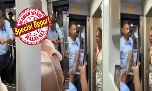 ഹലോ...അകത്ത് ആരെങ്കിലും ഉണ്ടോ?; ട്രെയിനിലെ ബാത്റൂമിന് മുന്നിൽ മുഴുവൻ ബഹളം; അവനോട്..ഇറങ്ങാൻ പറ സാറെ എന്ന് വിളിച്ചുപറയുന്ന യാത്രക്കാർ; ചുറ്റും സിനിമയെ വെല്ലും രംഗങ്ങൾ; ഒടുവിൽ മണിക്കൂറുകൾ കഴിഞ്ഞപ്പോൾ സംഭവിച്ചത്; ദൃശ്യങ്ങൾ പുറത്ത് ഹലോ...അകത്ത് ആരെങ്കിലും ഉണ്ടോ?; ട്രെയിനിലെ ബാത്റൂമിന് മുന്നിൽ മുഴുവൻ ബഹളം; അവനോട്..ഇറങ്ങാൻ പറ സാറെ എന്ന് വിളിച്ചുപറയുന്ന യാത്രക്കാർ; ചുറ്റും സിനിമയെ വെല്ലും രംഗങ്ങൾ; ഒടുവിൽ മണിക്കൂറുകൾ കഴിഞ്ഞപ്പോൾ സംഭവിച്ചത്; ദൃശ്യങ്ങൾ പുറത്ത്