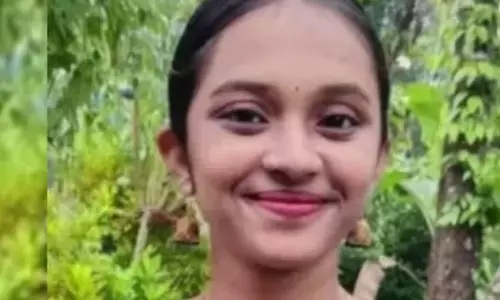 അരൂരിൽ 19 കാരിയെ ട്രെയിൻതട്ടി മരിച്ച നിലയിൽ കണ്ടെത്തിയ സംഭവം; ദുരൂഹത ആരോപിച്ച് കുടുംബം രംഗത്ത്; പോലീസ് അന്വേഷണം തുടങ്ങി