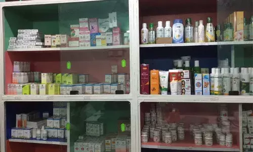 മരുന്നു വില്‍പ്പന ക്ലിനിക്കുകളില്‍; താഴിട്ടു പൂട്ടി ഹോമിയോ മെഡിക്കല്‍ ഷോപ്പുകള്‍; പരാതിയുമായി ഫാര്‍മസി അസോസിയേഷന്‍