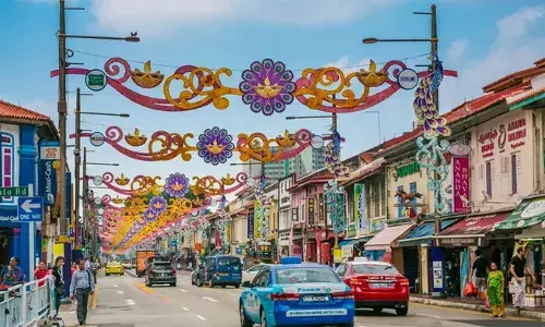 സിംഗപ്പൂരില്‍ ലൈംഗിക തൊഴിലാളികളെ കൊള്ളയടിച്ചു; രണ്ട് ഇന്ത്യക്കാര്‍ക്ക് അഞ്ച് വര്‍ഷം തടവും 12 അടിയും ശിക്ഷ