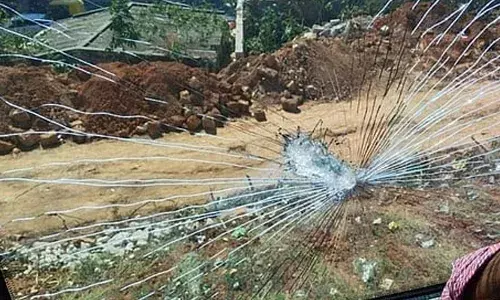 കൊച്ചിയില്‍ ട്രെയിനിലേക്ക് കല്ലെറിഞ്ഞ കേസ്; രണ്ട് സ്‌കൂള്‍ വിദ്യാര്‍ഥികള്‍ പിടിയില്‍; ഇവര്‍ മുന്‍പും ട്രെയിനുകള്‍ക്ക് നേരെ കല്ലെറിഞ്ഞതായി പോലീസ്