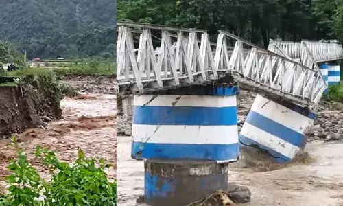 പശ്ചിമബംഗാളില്‍ കനത്ത മഴ; ഡാര്‍ജിലിംഗില്‍ മണ്ണിടിച്ചിലില്‍ ആറുപേര്‍ക്ക് ദാരുണാന്ത്യം; ഇരുമ്പ്പാലം തകര്‍ന്ന് വന്‍നാശനഷ്ടം