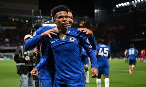 സ്റ്റാംഫോർഡിൽ ലിവർപൂളിന് ഇഞ്ചുറി ഷോക്ക്; എസ്റ്റേവോയുടെ ഗോളിൽ ചെൽസിക്ക് ആവേശ ജയം; പ്രീമിയർ ലീഗിൽ ചെമ്പയുടെ തുടർച്ചയായ മൂന്നാം തോൽവി