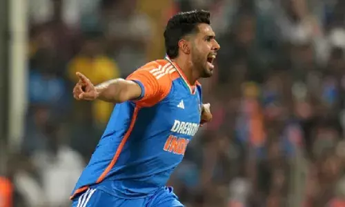 ഓസ്‌ട്രേലിയയെ കരകയറ്റി ജാക്ക് എഡ്വേർഡ്‌സും ലിയാം സ്കോട്ടും; അവസാന ഏകദിനത്തിൽ ഇന്ത്യക്ക് 317 റണ്‍സ് വിജയലക്ഷ്യം; അര്‍ഷ്ദീപിനും ഹര്‍ഷിദിനും മൂന്ന് വിക്കറ്റ്