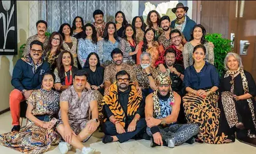 ഒന്നിച്ച് ഇരിക്കുക എന്നത് തന്നെ സന്തോഷം, ക്ലാസ് ഓഫ് 80സ് റോക്ക്സ്; 80കളിലെ താരങ്ങൾ വീണ്ടും ഒന്നിച്ചു; റീയൂണിയനിൽ താരങ്ങൾ എത്തിയത് പുലി തീമിൽ