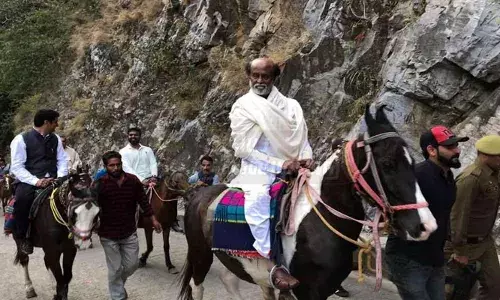 സൂപ്പർസ്റ്റാർ രജനീകാന്ത് ഹിമാലയത്തിൽ; പ്രശംസിച്ച് ആരാധകർ; വൈറലായി ചിത്രങ്ങൾ