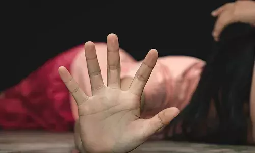 പാര്‍ട്ടിയുണ്ടെന്ന് പറഞ്ഞ് വിളിച്ച് ഹോട്ടലിലേക്ക് കൊണ്ടുപോയി; ലഹരിമരുന്ന് നല്‍കി ലൈംഗികമായി പീഡിപ്പിച്ചു; സ്വകാര്യ ദൃശ്യങ്ങള്‍ പകര്‍ത്തി ഭീഷണി