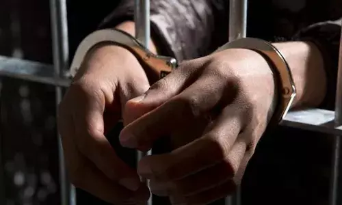 മോഷണത്തിനിടെ കള്ളന്‍ സ്‌കൂളില്‍ കിടന്ന് ഉറങ്ങി; പോലിസ് എത്തിയപ്പോള്‍ കണ്ടത് മോഷണ മുതലും ആയുധവുമായി കിടന്നുറങ്ങുന്ന കള്ളനെ: 23കാരന്‍ അറസ്റ്റില്‍