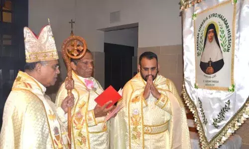 നോര്ത്ത് ഡാളസില് വിശുദ്ധ മറിയം ത്രേസ്യായുടെ പ്രഥമ തിരുനാളിനു കൊടിയേറി; തിരുനാനാള് 12 ന് നോര്ത്ത് ഡാളസില് വിശുദ്ധ മറിയം ത്രേസ്യായുടെ പ്രഥമ തിരുനാളിനു കൊടിയേറി; തിരുനാനാള് 12 ന്