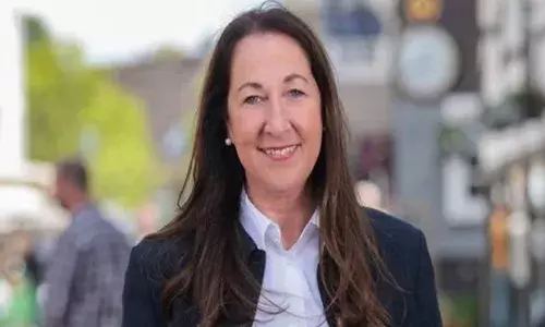 ചുമതല ഏല്‍ക്കാനിരിക്കെ ജര്‍മനിയില്‍ നിയുക്ത മേയറിന് കുത്തേറ്റു; ഗുരുതരമായി പരിക്കേറ്റ 57കാരി തീവ്രപരിചരണ വിഭാഗത്തില്‍ ചികിത്സയില്‍: പ്രതികളെ കണ്ടെത്താന്‍ അന്വേഷണം ഊര്‍ജിതം