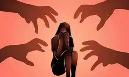 യുപിയില്‍ ഓടുന്ന കാറില്‍ 18 വയസുകാരിക്ക് കൂട്ടബലാത്സംഗം; യുവതിയുടെ സുഹൃത്തും മറ്റൊരു യുവാവും അറസ്റ്റില്‍