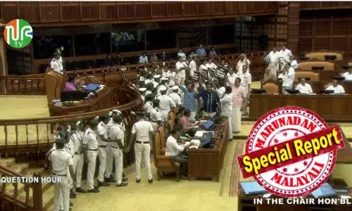 സ്വര്‍ണ്ണപ്പാളി വിവാദത്തില്‍ നിയമസഭയില്‍ അസാധാരണ പ്രതിഷേധം; യുഡിഎഫ് ചോര്‍ ഹേ എന്ന് മന്ത്രി വി ശിവന്‍കുട്ടി; ശിവന്‍കുട്ടിയുടെ പഴയ സഭപ്രതിഷേധ ദൃശ്യങ്ങള്‍ ഉയര്‍ത്തിക്കാട്ടി പ്രതിപക്ഷം; മന്ത്രിമാരും ഭരണ എംഎല്‍എമാരും സഭനടുത്തളത്തില്‍ എത്തിയതോടെ കാര്യങ്ങള്‍ കയ്യാങ്കളിയില്‍; സഭ താല്‍ക്കാലികമായി നിര്‍ത്തിവെച്ചു