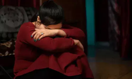 രണ്ടാമതും ജനിച്ചത് പെൺകുട്ടി; ആശുപത്രി ബിൽ അടക്കാൻ വിസമ്മതിച്ച് ഭർത്താവ്; പരിഹാസവും അവഗണനയും സഹിക്കാനാവാതെ 26കാരി ജീവനൊടുക്കി