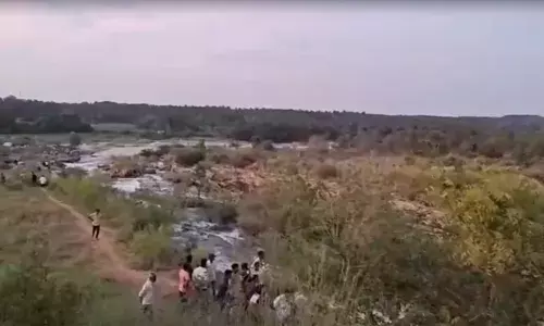 റിസർവോയറിന്റെ ഷട്ടറുകൾ അപ്രതീക്ഷിതമായി തുറന്നു; ഒഴുക്കിൽപ്പെട്ടത് വിനോദയാത്രയ്‌ക്കെത്തിയ കുടുംബം; രണ്ട് മൃതദേഹങ്ങള്‍ കണ്ടെത്തി; നാല് പേർക്കായി തിരച്ചിൽ