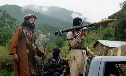 അഫ്ഗാനിസ്ഥാന്‍ അതിര്‍ത്തിക്കു സമീപം സൈനിക വാഹനവ്യൂഹത്തിന് നേരെ ഭീകരാക്രമണം; 11 പാക്ക് സൈനികര്‍ കൊല്ലപ്പെട്ടു