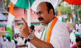 പ്രതിപക്ഷ നിയമസഭാ അംഗത്തിന്റെ ഉയര കുറവിനെയും ശാരീരിക ശേഷിയെയും അപഹസിച്ച മുഖ്യമന്ത്രിയുടെ നടപടി സഭയുടെ അന്തസ്സിനു കളങ്കം വരുത്തി; ലംഘിക്കപ്പെട്ടത് പാര്‍ലമെന്ററി മര്യാദകള്‍; മുഖ്യമന്ത്രിയുടെ ബോഡി ഷെയ്മിങ് പരാമര്‍ശം രേഖകളില്‍ നിന്ന് നീക്കണം; സ്പീക്കര്‍ക്ക് പ്രതിപക്ഷ നേതാവ് കത്ത് നല്‍കി