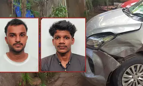 അപകടകരമായ രീതിയിൽ പാഞ്ഞെത്തിയ കാർ നിർത്താൻ ശ്രമിച്ചു; എസ്ഐയെ കാർ ഇടിച്ചു കയറ്റി; ബോണറ്റിൽ തൂങ്ങിക്കിടന്ന ഉദ്യോഗസ്ഥൻ രക്ഷപ്പെട്ടത് തലനാരിഴക്ക്; പ്രതികൾ പിടിയിൽ