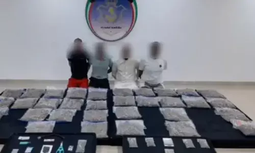 താമസ സ്ഥലത്തെ കെട്ടിടത്തിൽ ഇരച്ചെത്തിയ പോലീസ്; പരിശോധനയിൽ കണ്ടെടുത്തത് നല്ല മുന്തിയ ഇനം ലഹരിവസ്തുക്കൾ; കുവൈറ്റിൽ നടന്ന മയക്കുമരുന്ന് വേട്ടയിൽ നാലുപേർ അറസ്റ്റിൽ