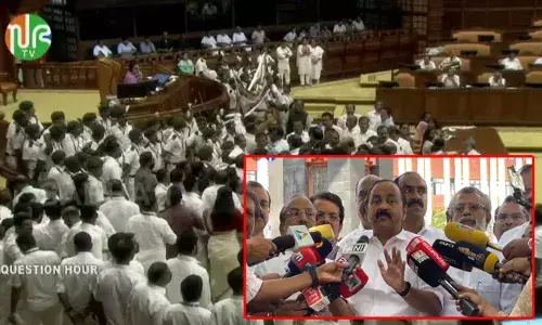 ശബരിമല സ്വര്‍ണപ്പാളി വിവാദത്തില്‍ നാടകീയ രംഗങ്ങളും പ്രതിപക്ഷ എം എല്‍ എമാരുടെ സസ്‌പെന്‍ഷനും; നിയമസഭ സമ്മേളനം വെട്ടിച്ചുരുക്കി; പ്രതിപക്ഷ അഭാവത്തില്‍ പാസാക്കിയത് 11 ബില്ലുകള്‍; പ്രതിപക്ഷം സഭാ മര്യാദകള്‍ ലംഘിച്ചെന്ന് മന്ത്രി എം.ബി.രാജേഷ്; ഭരണപക്ഷം ഒളിച്ചോടിയെന്നും ഒരു ആക്രമണവും നടന്നില്ലെന്നും സസ്‌പെന്‍ഷന്‍ അംഗീകാരമായി കാണുന്നുവന്നും വി ഡി സതീശന്‍