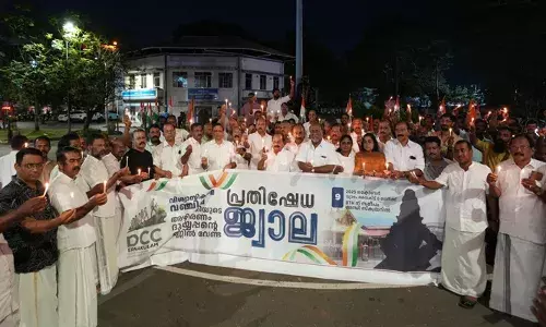 ശബരിമലയിലെ കളവില്‍ സര്‍ക്കാര്‍ മറുപടി പറഞ്ഞെ തീരൂ: ഡോ.എം സി ദിലീപ്കുമാര്‍; സര്‍ക്കാരിലെയും സിപിഎമ്മിലെയും ദേവസ്വം ബോര്‍ഡിലെയും ഉന്നതരുടെ അറിവോടെയാണ് കളവ് നടന്നതെന്ന് മുഹമ്മദ് ഷിയാസ്