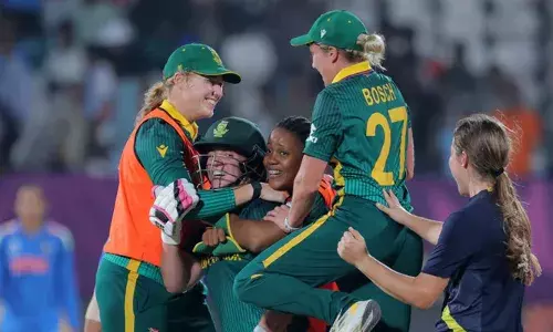 54 പന്തില്‍ 84 റണ്‍സോടെ നദിന്‍ ഡി ക്ലര്‍ക്കിന്റെ വെടിക്കെട്ട്; കൈവിട്ട കളി തിരിച്ചുപിടിച്ച് ദക്ഷിണാഫ്രിക്ക; ഇന്ത്യയെ വീഴ്ത്തിയത് 3 വിക്കറ്റിന്; വനിത ലോകകപ്പില്‍ ആതിഥേയര്‍ക്ക് ആദ്യ തോല്‍വി