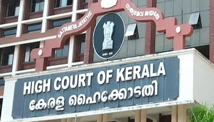 മകള്‍ക്കു വേണ്ടി കണ്ണടച്ച് ഹൈക്കോടതി;  അഭിഭാഷകയായുള്ള മകളുടെ എന്റോള്‍മെന്റ് കാണാന്‍ വധശ്രമക്കേസ് പ്രതിക്ക് അഞ്ച് ദിവസത്തെ പരോള്‍