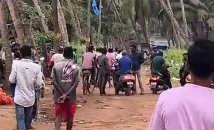 കണ്ണൂരില് പാചക വാതക സിലിണ്ടര് ചോര്ച്ച: നാല് ഇതര സംസ്ഥാന തൊഴിലാളികള്ക്ക് പൊള്ളലേറ്റു: രണ്ട് പേരുടെ നില ഗുരുതരം കണ്ണൂരില് പാചക വാതക സിലിണ്ടര് ചോര്ച്ച: നാല് ഇതര സംസ്ഥാന തൊഴിലാളികള്ക്ക് പൊള്ളലേറ്റു: രണ്ട് പേരുടെ നില ഗുരുതരം