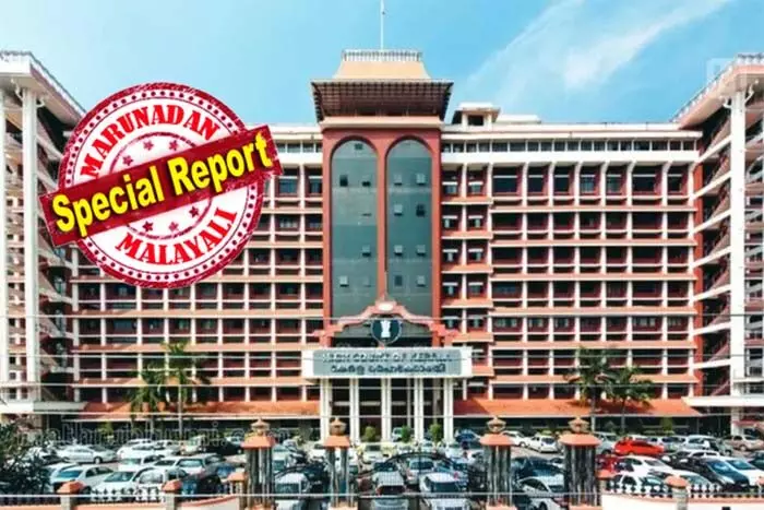 മുനമ്പത്തേത് വഖഫ് ഭൂമിയല്ല; 1950-ലെ ആധാരപ്രകാരം ഫറൂഖ് കോളേജിനുള്ള ദാനമാണ്; ഭൂമി തിരിച്ചെടുക്കാനുള്ള വ്യവസ്ഥ വന്നതോടെ ഭൂമി വഖഫ് അല്ലാതായി; നിര്ണായക ഉത്തരവുമായി ഹൈക്കോടതി; മുനമ്പത്തേത് വഖഫ് ഭൂമി ആണെന്ന സിംഗിള് ബെഞ്ച് നിലപാട് തിരുത്തുന്നത് ഹൈക്കോടതി സിംഗിള് ബെഞ്ച് മുനമ്പത്തേത് വഖഫ് ഭൂമിയല്ല; 1950-ലെ ആധാരപ്രകാരം ഫറൂഖ് കോളേജിനുള്ള ദാനമാണ്; ഭൂമി തിരിച്ചെടുക്കാനുള്ള വ്യവസ്ഥ വന്നതോടെ ഭൂമി വഖഫ് അല്ലാതായി; നിര്ണായക ഉത്തരവുമായി ഹൈക്കോടതി; മുനമ്പത്തേത് വഖഫ് ഭൂമി ആണെന്ന സിംഗിള് ബെഞ്ച് നിലപാട് തിരുത്തുന്നത് ഹൈക്കോടതി സിംഗിള് ബെഞ്ച്