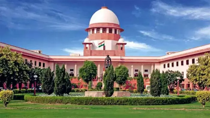 ജുഡീഷ്യല് ഉദ്യോഗസ്ഥര്ക്കും ജില്ലാ ജഡ്ജിയാകാന് യോഗ്യത; അഭിഭാഷകര്ക്ക് 25 ശതമാനം ക്വോട്ട അവകാശപ്പെടാനാകില്ല: സുപ്രീംകോടതി ഭരണഘടനാബെഞ്ച് ജുഡീഷ്യല് ഉദ്യോഗസ്ഥര്ക്കും ജില്ലാ ജഡ്ജിയാകാന് യോഗ്യത; അഭിഭാഷകര്ക്ക് 25 ശതമാനം ക്വോട്ട അവകാശപ്പെടാനാകില്ല: സുപ്രീംകോടതി ഭരണഘടനാബെഞ്ച്