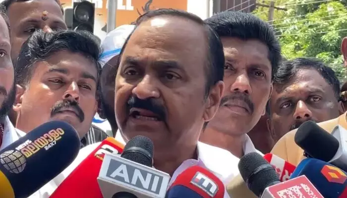 മുനമ്പത്ത് പ്രശ്നം ഉണ്ടാക്കിയത് സംസ്ഥാന സര്ക്കാരും വഖഫ് ബോര്ഡുമെന്ന വാദം ശരിയെന്നു തെളിഞ്ഞു; സംഘ്പരിവാര് അജണ്ടയ്ക്ക് സംസ്ഥാന സര്ക്കാര് കുടപിടിച്ചു; മുനമ്പത്തെ ജനങ്ങള്ക്ക് ഭൂമിയിലുള്ള പൂര്ണ അവകാശം പുനസ്ഥാപിച്ചു നല്കാന് സര്ക്കാര് നടപടി സ്വീകരിക്കണമെന്ന് വി ഡി സതീശന് മുനമ്പത്ത് പ്രശ്നം ഉണ്ടാക്കിയത് സംസ്ഥാന സര്ക്കാരും വഖഫ് ബോര്ഡുമെന്ന വാദം ശരിയെന്നു തെളിഞ്ഞു; സംഘ്പരിവാര് അജണ്ടയ്ക്ക് സംസ്ഥാന സര്ക്കാര് കുടപിടിച്ചു; മുനമ്പത്തെ ജനങ്ങള്ക്ക് ഭൂമിയിലുള്ള പൂര്ണ അവകാശം പുനസ്ഥാപിച്ചു നല്കാന് സര്ക്കാര് നടപടി സ്വീകരിക്കണമെന്ന് വി ഡി സതീശന്