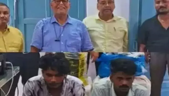 കോടികള് വിലമതിക്കുന്ന തായ് കഞ്ചാവുമായി മലയാളി യുവാക്കള് ഇന്ത്യ - നേപ്പാള് അതിര്ത്തിയില് അറസ്റ്റില്; ഉത്തര്പ്രദേശ് കസ്റ്റംസിന്റെ പിടിയിലായത് അന്താരാഷ്ട്ര മയക്കുമരുന്ന് കടത്ത് ശൃംഖലയിലെ അംഗങ്ങള് കോടികള് വിലമതിക്കുന്ന തായ് കഞ്ചാവുമായി മലയാളി യുവാക്കള് ഇന്ത്യ - നേപ്പാള് അതിര്ത്തിയില് അറസ്റ്റില്; ഉത്തര്പ്രദേശ് കസ്റ്റംസിന്റെ പിടിയിലായത് അന്താരാഷ്ട്ര മയക്കുമരുന്ന് കടത്ത് ശൃംഖലയിലെ അംഗങ്ങള്