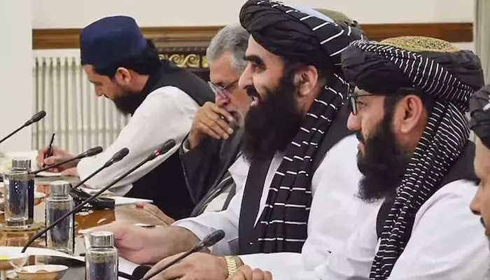 താലിബാന് മന്ത്രിയുടെ ഡല്ഹിയിലെ വാര്ത്താ സമ്മേളനത്തില് വനിത മാധ്യമപ്രവര്ത്തകര്ക്ക് വിലക്ക്; താലിബാന്റെ സ്ത്രീവിരുദ്ധത ഇന്ത്യന് മണ്ണിലുമോ എന്ന് ചോദ്യം; പ്രമുഖ വനിതാ റിപ്പോര്ട്ടര്മാര്ക്ക് പ്രവേശനം അനുവദിക്കാത്തതില് പ്രതിഷേധം താലിബാന് മന്ത്രിയുടെ ഡല്ഹിയിലെ വാര്ത്താ സമ്മേളനത്തില് വനിത മാധ്യമപ്രവര്ത്തകര്ക്ക് വിലക്ക്; താലിബാന്റെ സ്ത്രീവിരുദ്ധത ഇന്ത്യന് മണ്ണിലുമോ എന്ന് ചോദ്യം; പ്രമുഖ വനിതാ റിപ്പോര്ട്ടര്മാര്ക്ക് പ്രവേശനം അനുവദിക്കാത്തതില് പ്രതിഷേധം