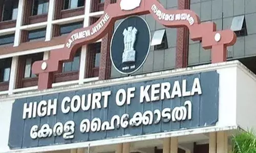 മകള്‍ക്കു വേണ്ടി കണ്ണടച്ച് ഹൈക്കോടതി;  അഭിഭാഷകയായുള്ള മകളുടെ എന്റോള്‍മെന്റ് കാണാന്‍ വധശ്രമക്കേസ് പ്രതിക്ക് അഞ്ച് ദിവസത്തെ പരോള്‍