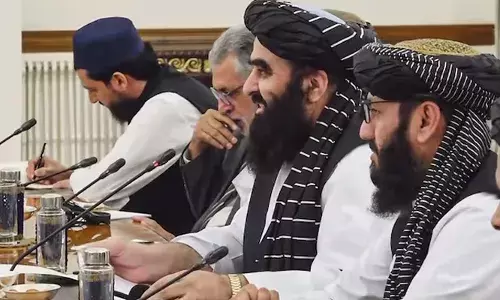 താലിബാന്‍ മന്ത്രിയുടെ ഡല്‍ഹിയിലെ വാര്‍ത്താ സമ്മേളനത്തില്‍ വനിത മാധ്യമപ്രവര്‍ത്തകര്‍ക്ക് വിലക്ക്; താലിബാന്റെ സ്ത്രീവിരുദ്ധത ഇന്ത്യന്‍ മണ്ണിലുമോ എന്ന് ചോദ്യം; പ്രമുഖ വനിതാ റിപ്പോര്‍ട്ടര്‍മാര്‍ക്ക് പ്രവേശനം അനുവദിക്കാത്തതില്‍ പ്രതിഷേധം