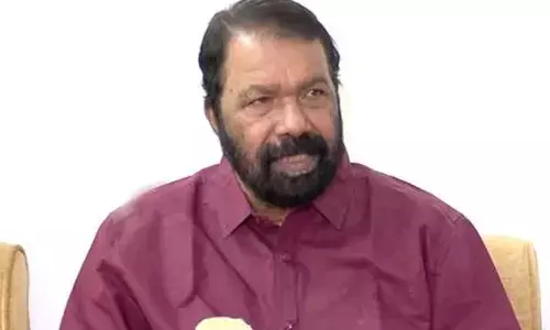 സമരം ചെയ്യുന്നവര്‍ ഒരു കാര്യം കൂടി ചെയ്യട്ടെ; ഒരു കൂട്ട പൂവ് പോലീസുകാര്‍ക്ക് നല്‍കട്ടെ; കോണ്‍ഗ്രസ് സമരം ചെയ്യുമ്പോള്‍ പൂവിട്ട് പൂജിച്ചു കൊള്ളണം എന്ന് പറയുന്നത് ശരിയല്ല; പ്രതികരിച്ച് മന്ത്രി ശിവന്‍കുട്ടി