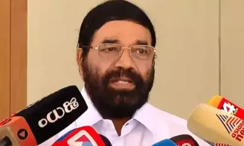 ശബരിമല ശില്‍പപാളിയിലെ സ്വര്‍ണ മോഷണത്തില്‍ കോടതിയുടെ നിലപാട് തന്നെയാണ് സര്‍ക്കാരിന്റെ നിലപാടെന്ന് മന്ത്രി വാസവന്‍; എല്ലാ കാര്യങ്ങളും അന്വേഷിക്കട്ടെയെന്നും കള്ളന്മാരെ ജയിലിലാക്കണമെന്നും ദേവസ്വം മന്ത്രി