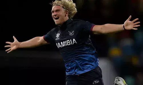 അവസാന ഓവറിൽ വേണ്ടത് 14 റൺസ്; രക്ഷകനായി സെയ്ൻ ഗ്രീൻ; ആവേശപ്പോരിൽ ദക്ഷിണാഫ്രിക്കയെ അട്ടിമറിച്ച് നമീബിയ; റുബൻ ട്രംപൽമാന് മൂന്ന് വിക്കറ്റ്