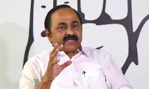 ശബരിമല സ്വര്‍ണക്കൊള്ളയിലെ എഫ്.ഐആര്‍ രാഷ്ട്രീയ നേതൃത്വത്തിലുള്ളവരുടെ പങ്കും വ്യക്തം; ദേവസ്വം മന്ത്രി രാജിവയ്ക്കണം; ദേവസ്വം ബോര്‍ഡ് പിരിച്ചുവിടണം; ദേവസ്വം ബോര്‍ഡ് മുന്‍ പ്രസിഡന്റും അംഗങ്ങളും പ്രതികളായ സാഹചര്യത്തില്‍ അന്നത്തെ ദേവസ്വം മന്ത്രിയുടെ പങ്കും അന്വേഷിക്കണം: വി ഡി സതീശന്‍